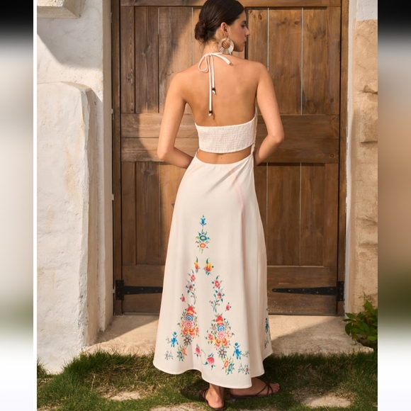 Elegant Cream Floral Maxi Dress - Picture 3 of 4